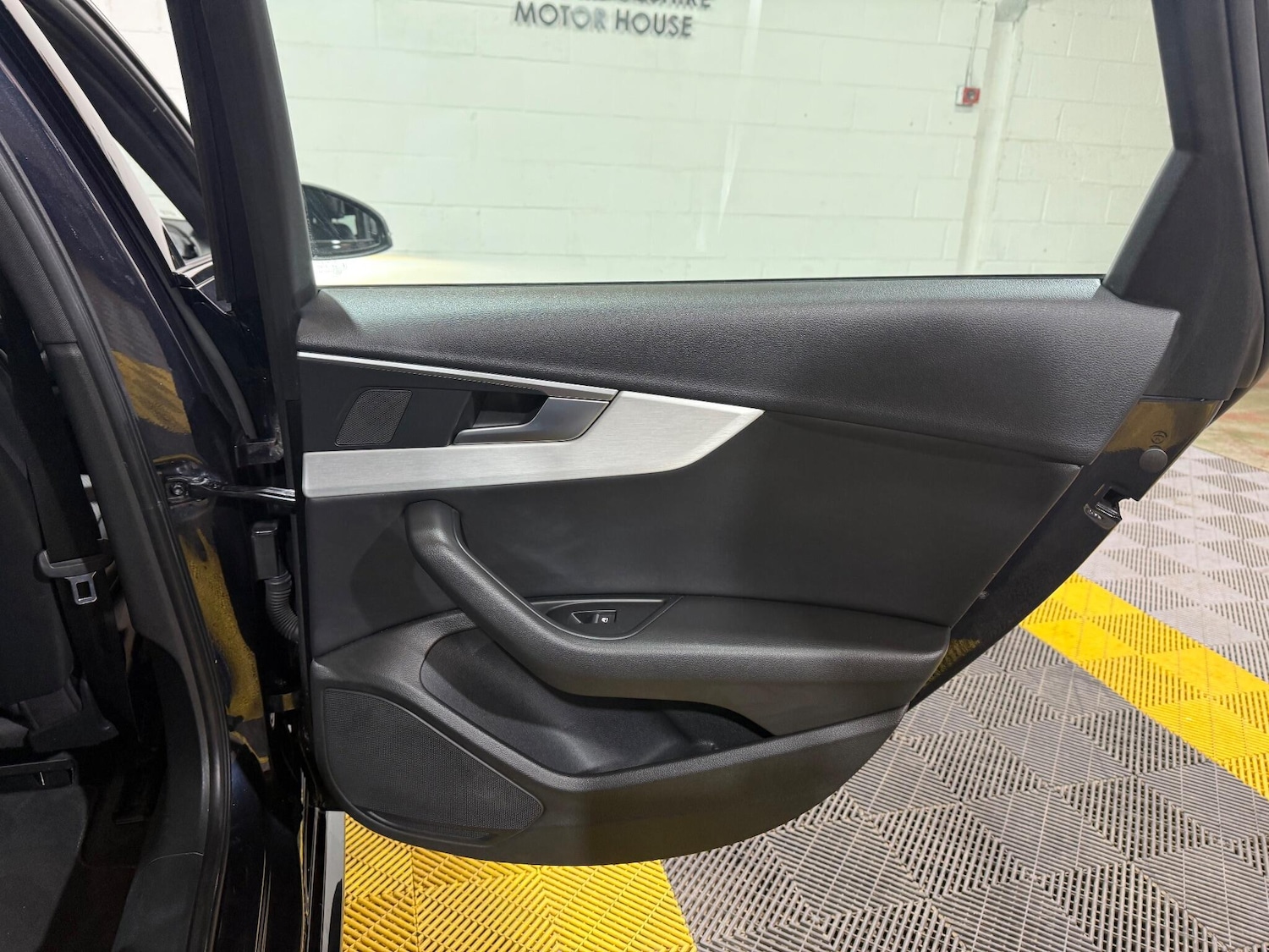 Used Audi A4 2017 for sale - 76989570: Photo 48