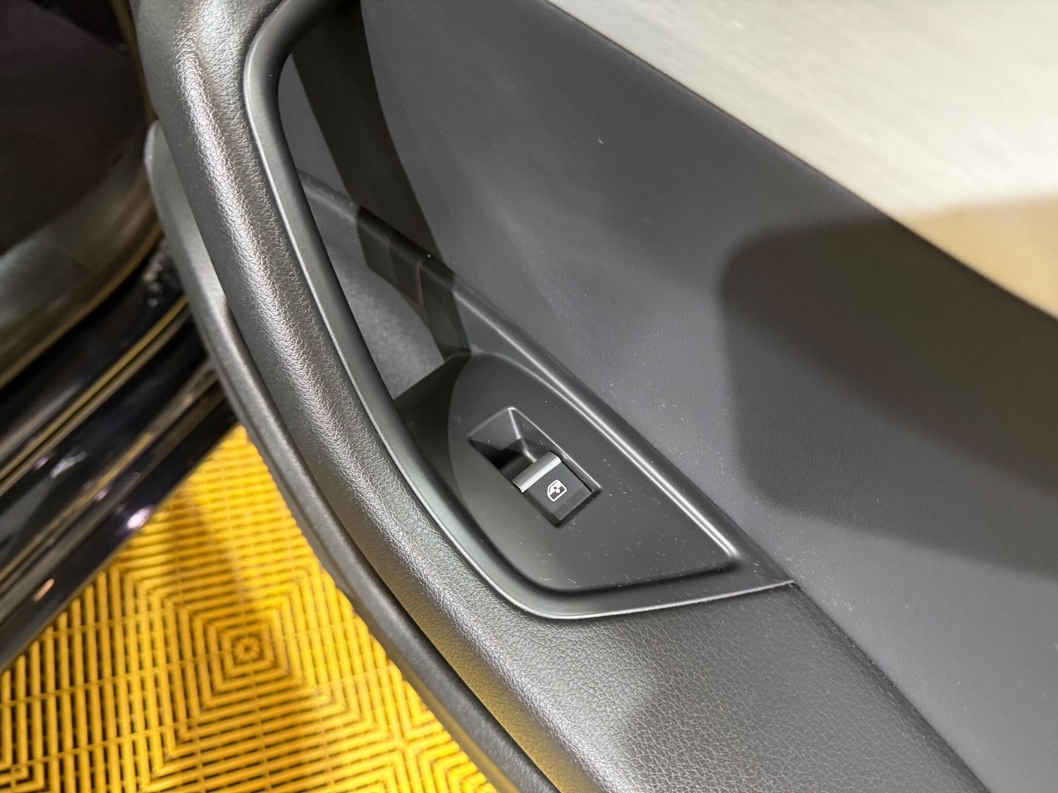 Used Audi A4 2017 for sale - 76989570: Photo 49