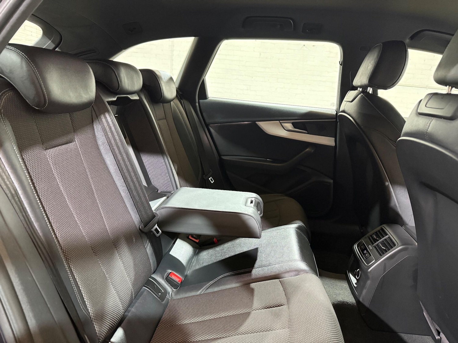 Used Audi A4 2017 for sale - 76989570: Photo 8