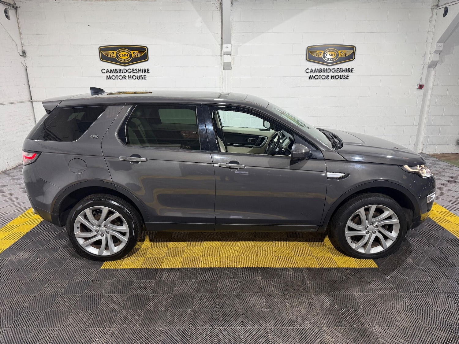 Used Land Rover Discovery Sport 2017 for sale - 76865994: Photo 15