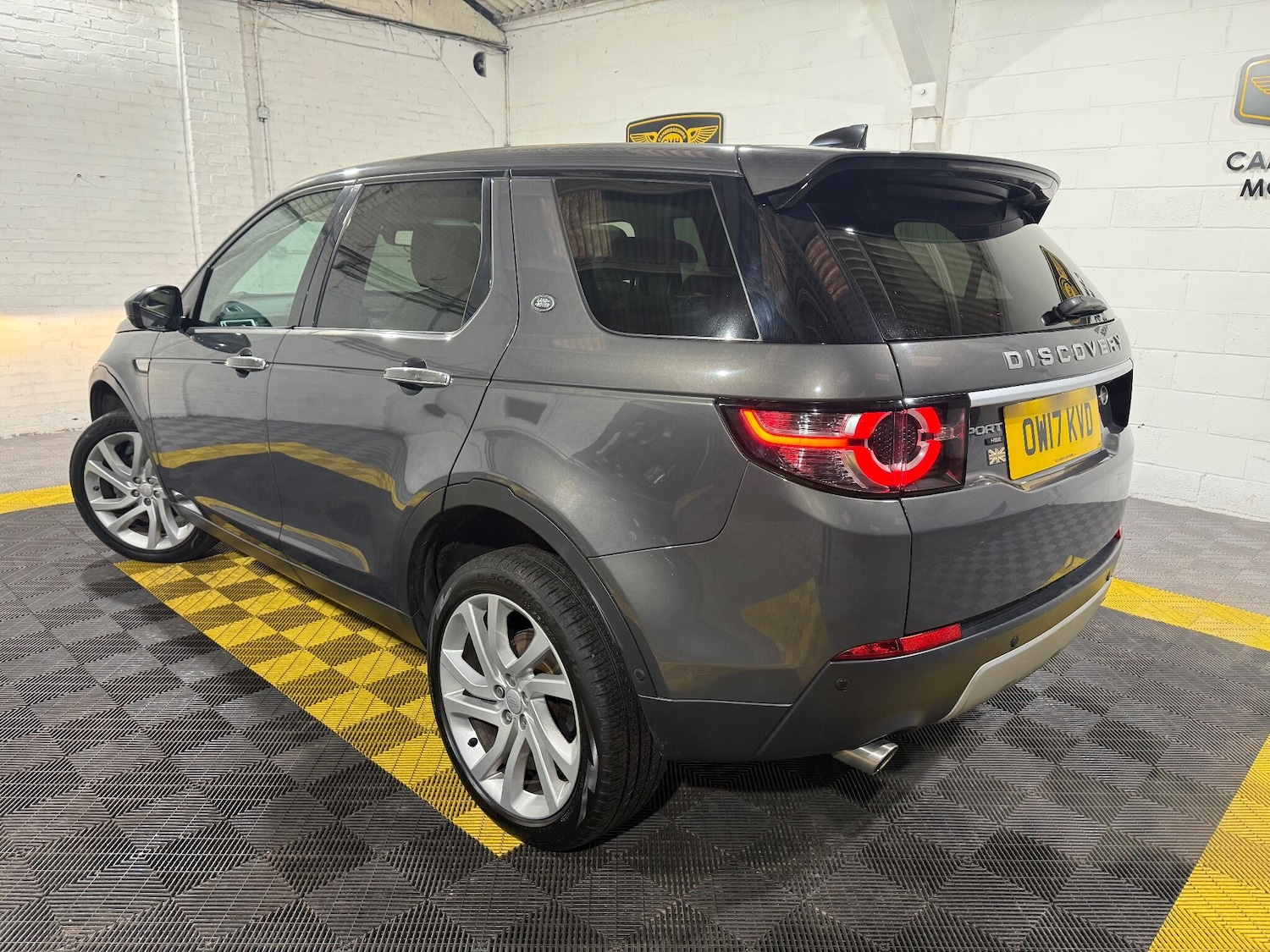 Used Land Rover Discovery Sport 2017 for sale - 76865994: Photo 2