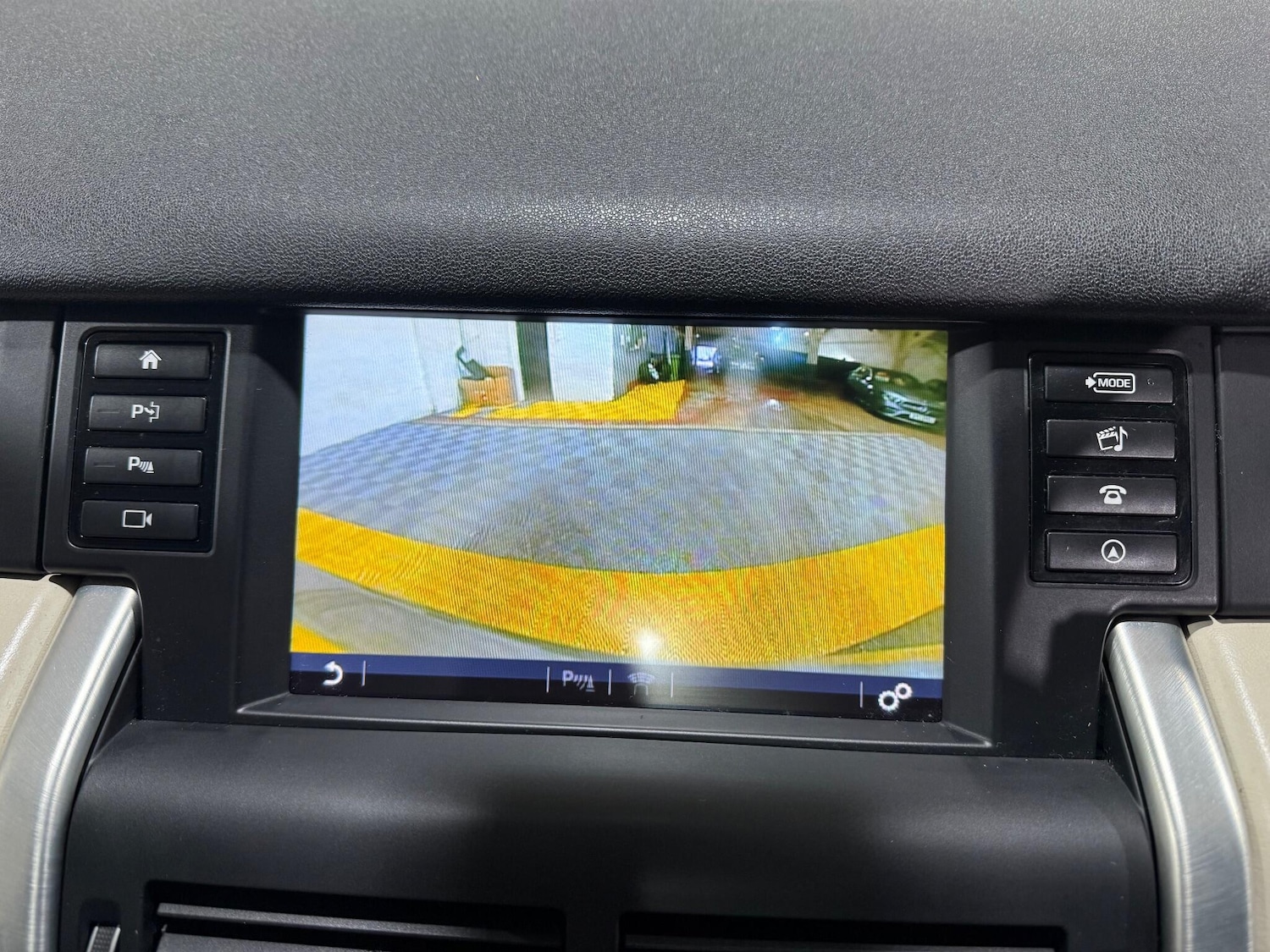 Used Land Rover Discovery Sport 2017 for sale - 76865994: Photo 21