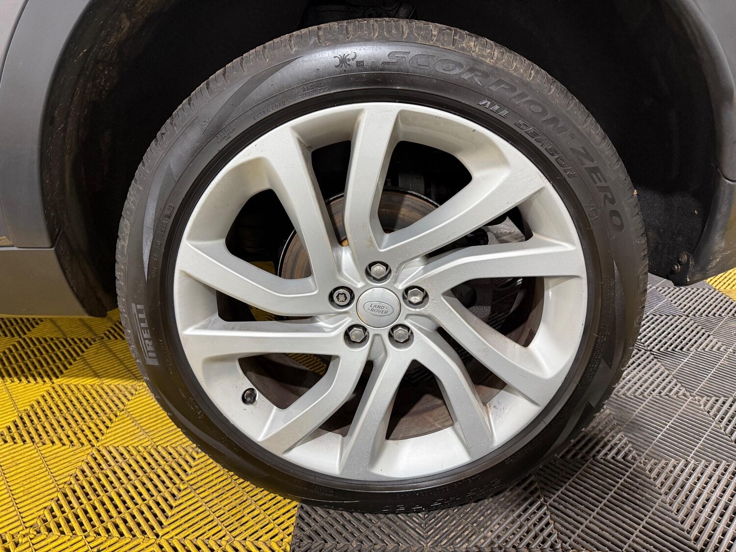 Used Land Rover Discovery Sport 2017 for sale - 76865994: Photo 65