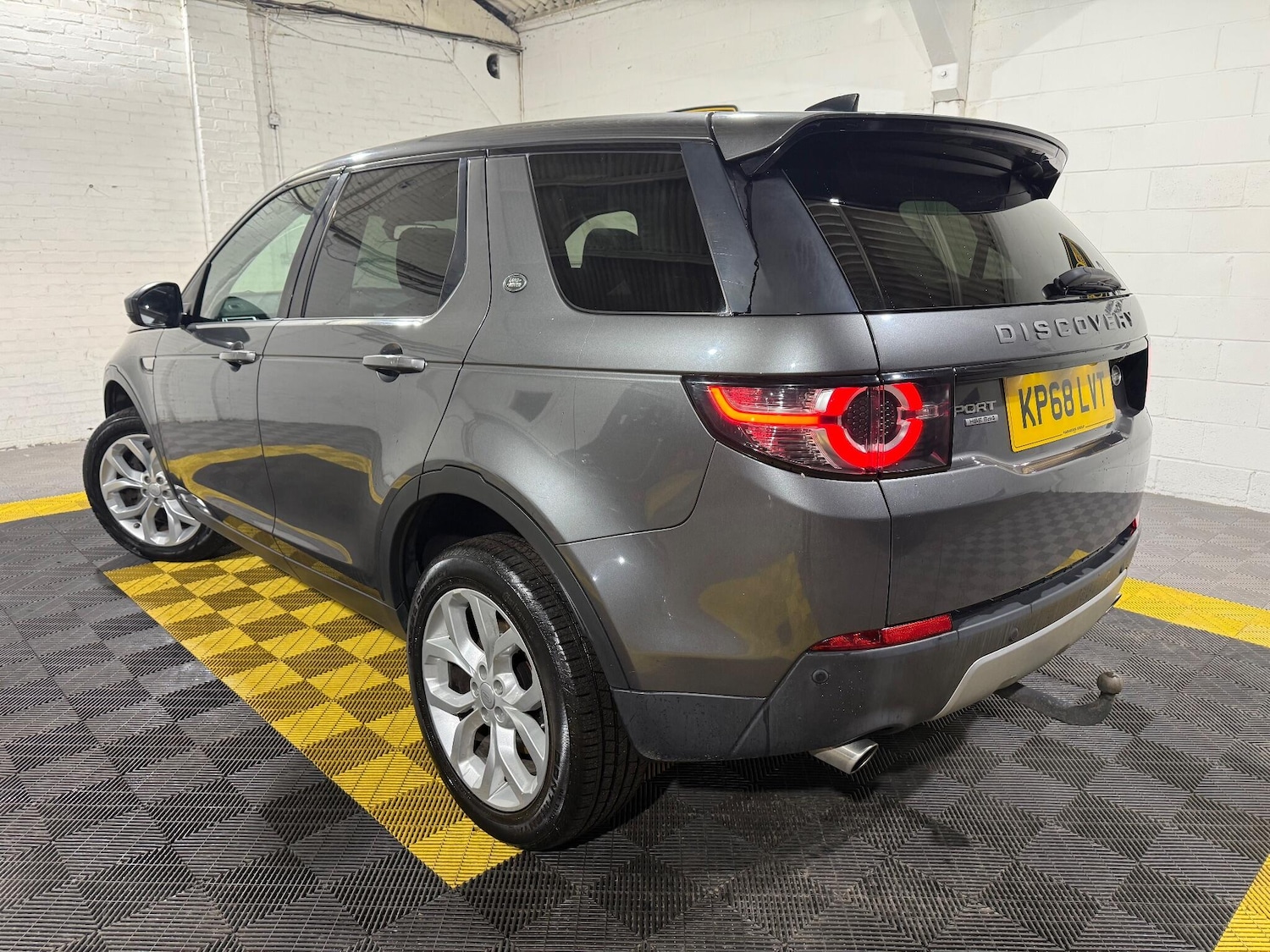 Used Land Rover Discovery Sport 2018 for sale - 77315206: Photo 2