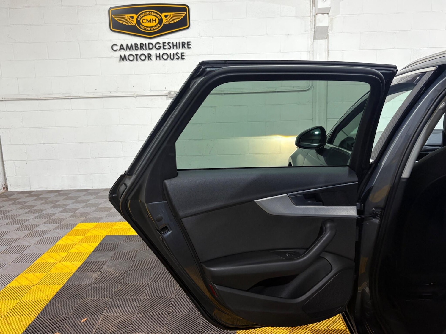 Used Audi A4 2016 for sale - 77040069: Photo 35