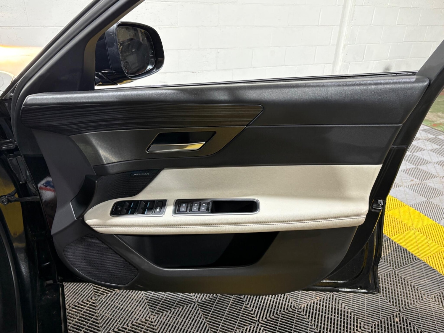 Used Jaguar XF 2017 for sale - 77637546: Photo 39