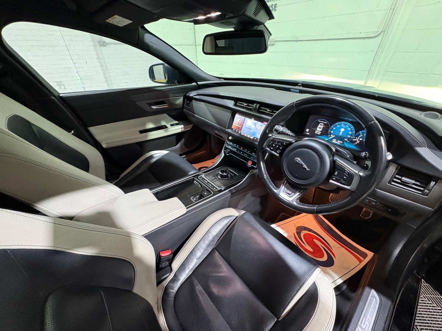 Used Jaguar XF 2017 for sale - 77637546: Photo 9