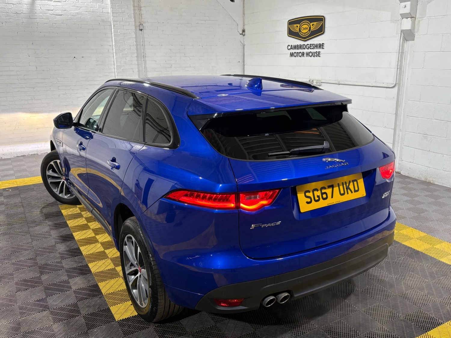 Used Jaguar F-Pace 2017 for sale - 76801476: Photo 2
