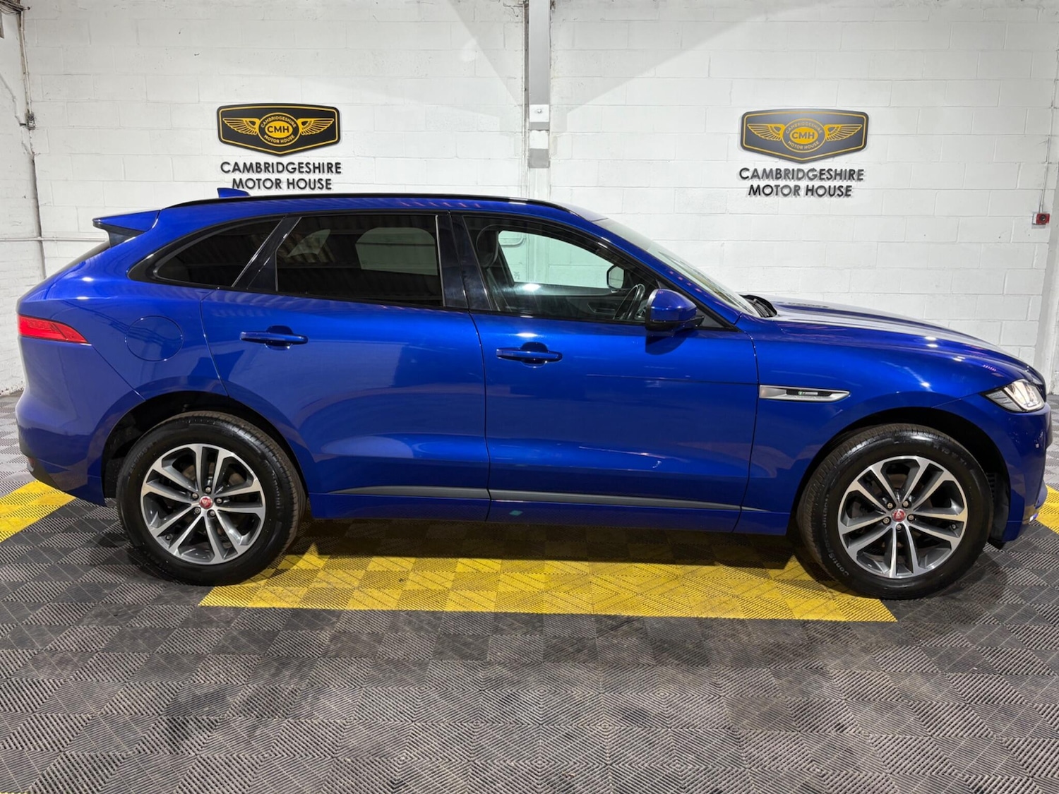 Used Jaguar F-Pace 2017 for sale - 76801476: Photo 8
