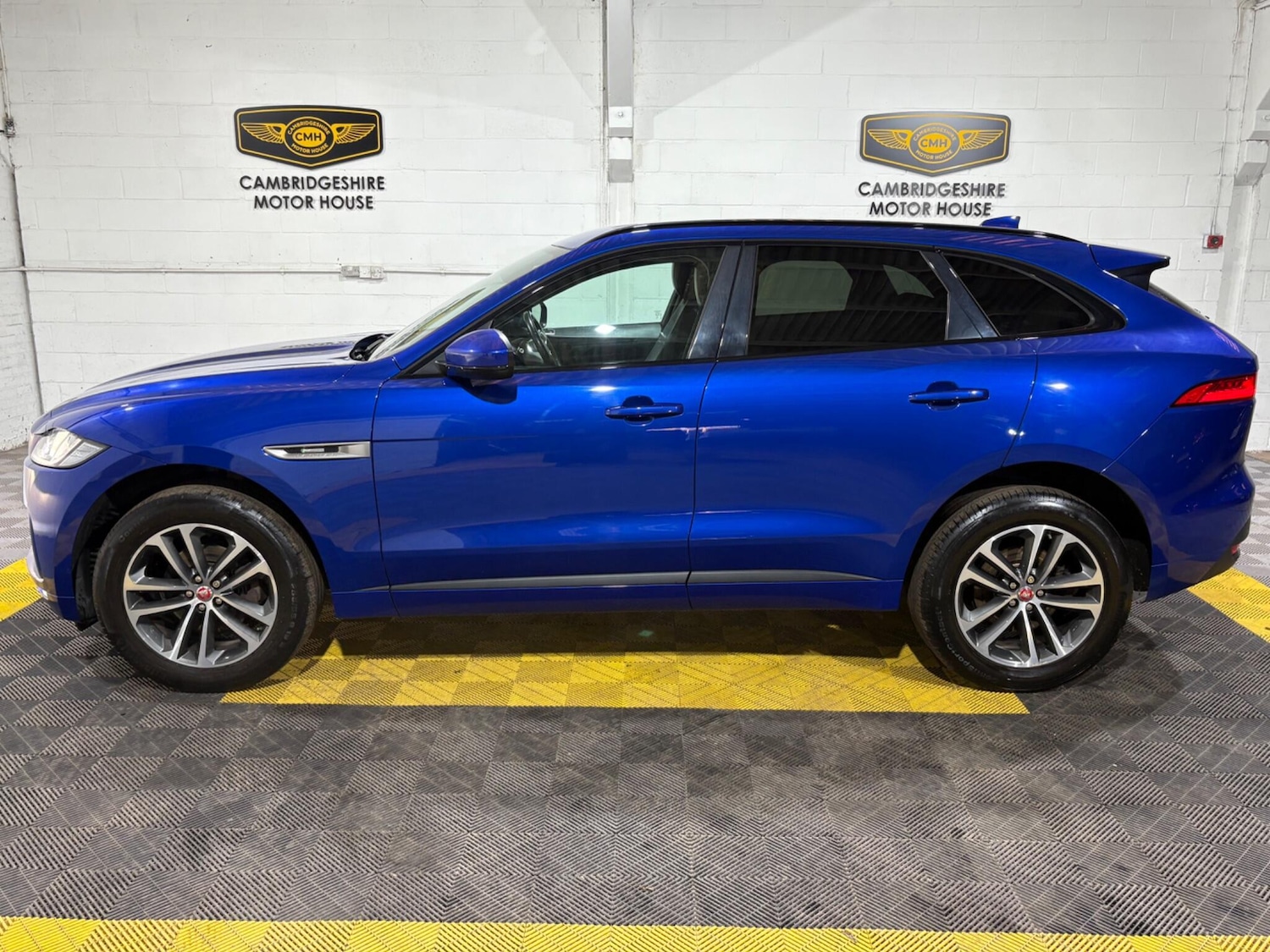 Used Jaguar F-Pace 2017 for sale - 76801476: Photo 9