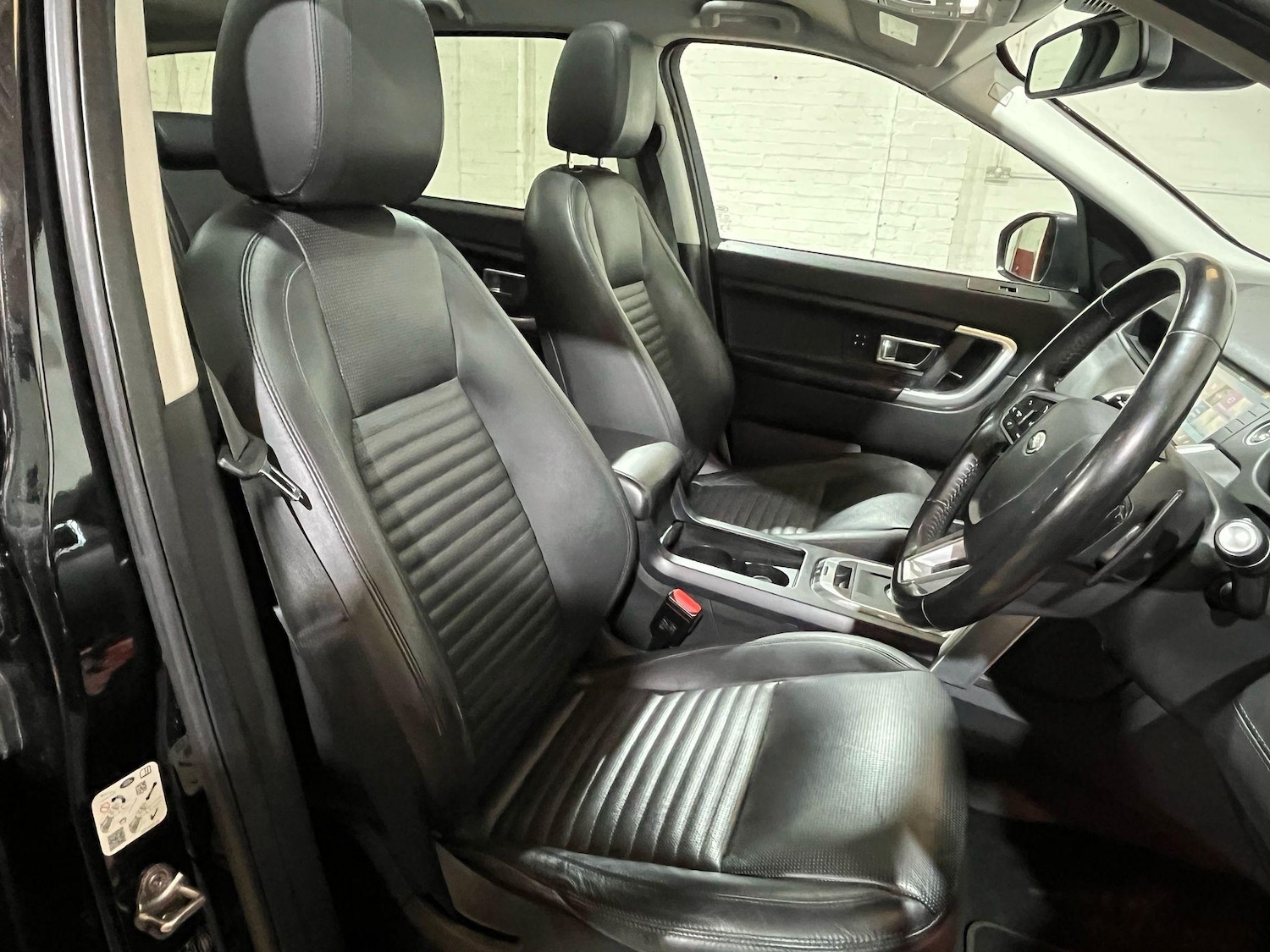 Used Land Rover Discovery Sport 2017 for sale - 76179647: Photo 4