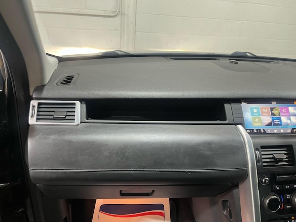 Used Land Rover Discovery Sport 2017 for sale - 76179647: Photo 86