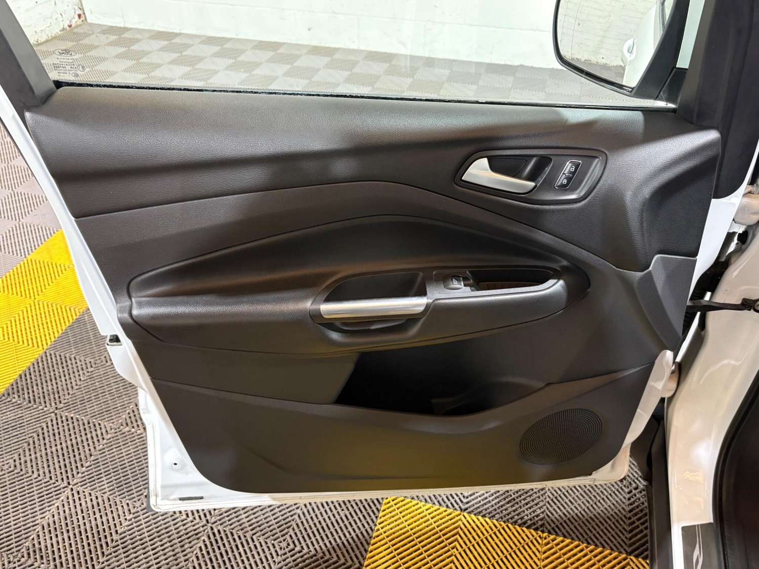 Used Ford Kuga 2015 for sale - 76990109: Photo 50