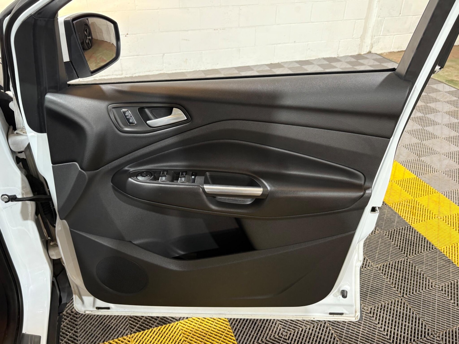 Used Ford Kuga 2015 for sale - 76990109: Photo 73