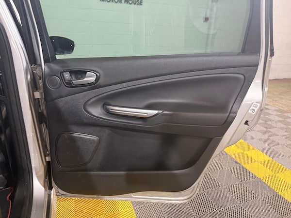 Used Ford S-Max 2011 for sale - 75682136: Photo 46