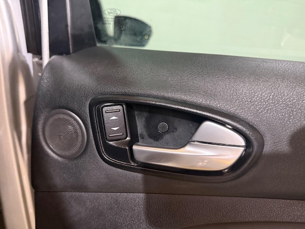 Used Ford S-Max 2011 for sale - 75682136: Photo 47