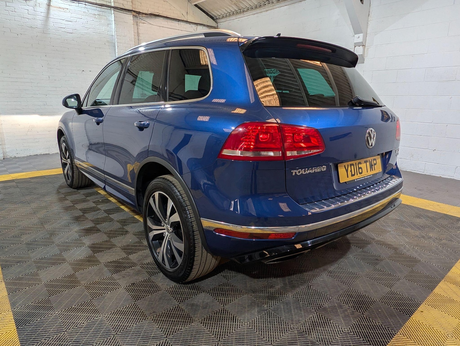 Used Volkswagen Touareg for sale - 78115635: Photo 2
