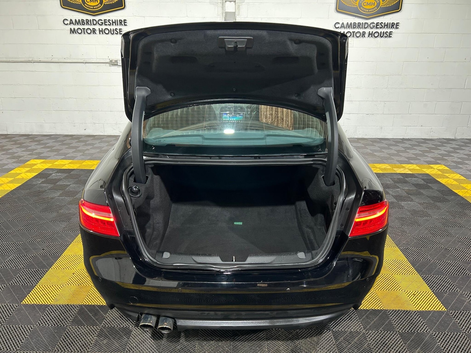 Used Jaguar XE 2019 for sale - 76996892: Photo 30