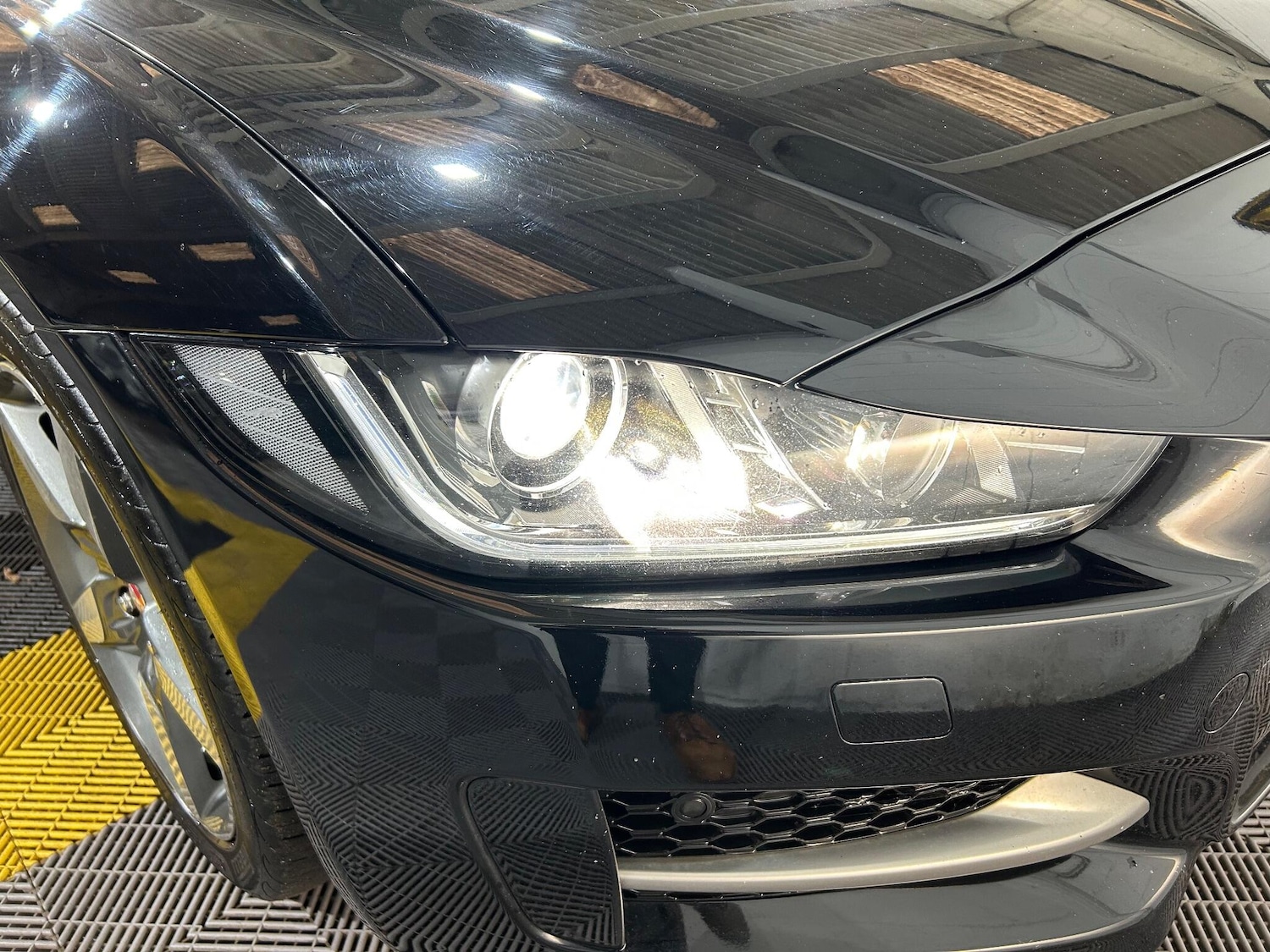 Used Jaguar XE 2019 for sale - 76996892: Photo 70