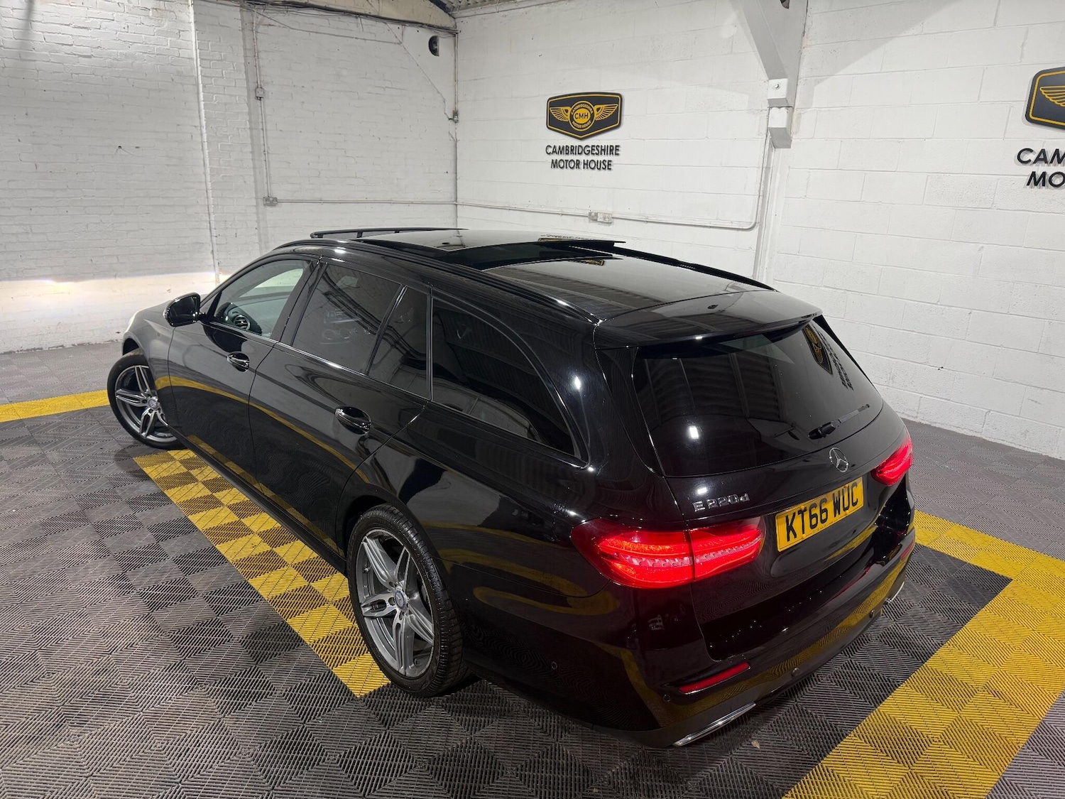 Used Mercedes-Benz E Class 2017 for sale - 76886217: Photo 13