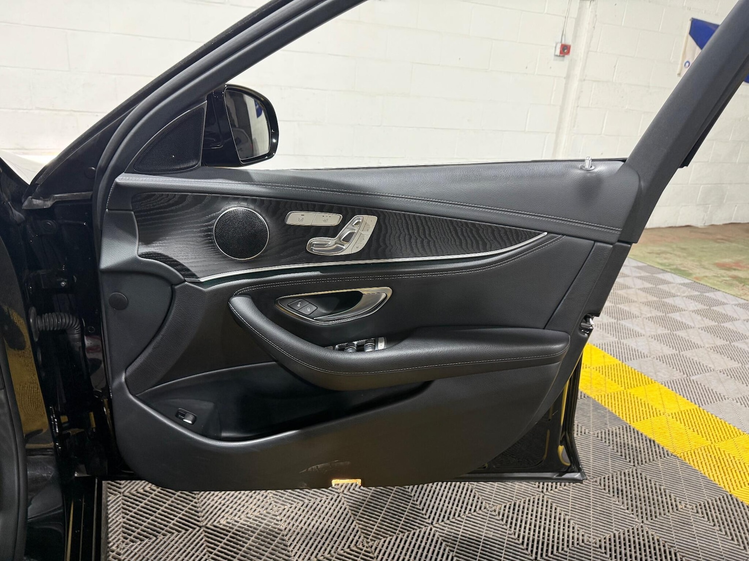 Used Mercedes-Benz E Class 2017 for sale - 76886217: Photo 37