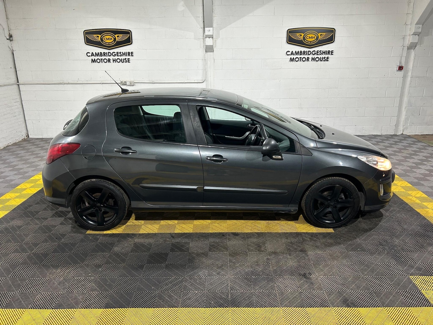 Used Peugeot 308 2010 for sale - 76942469: Photo 18