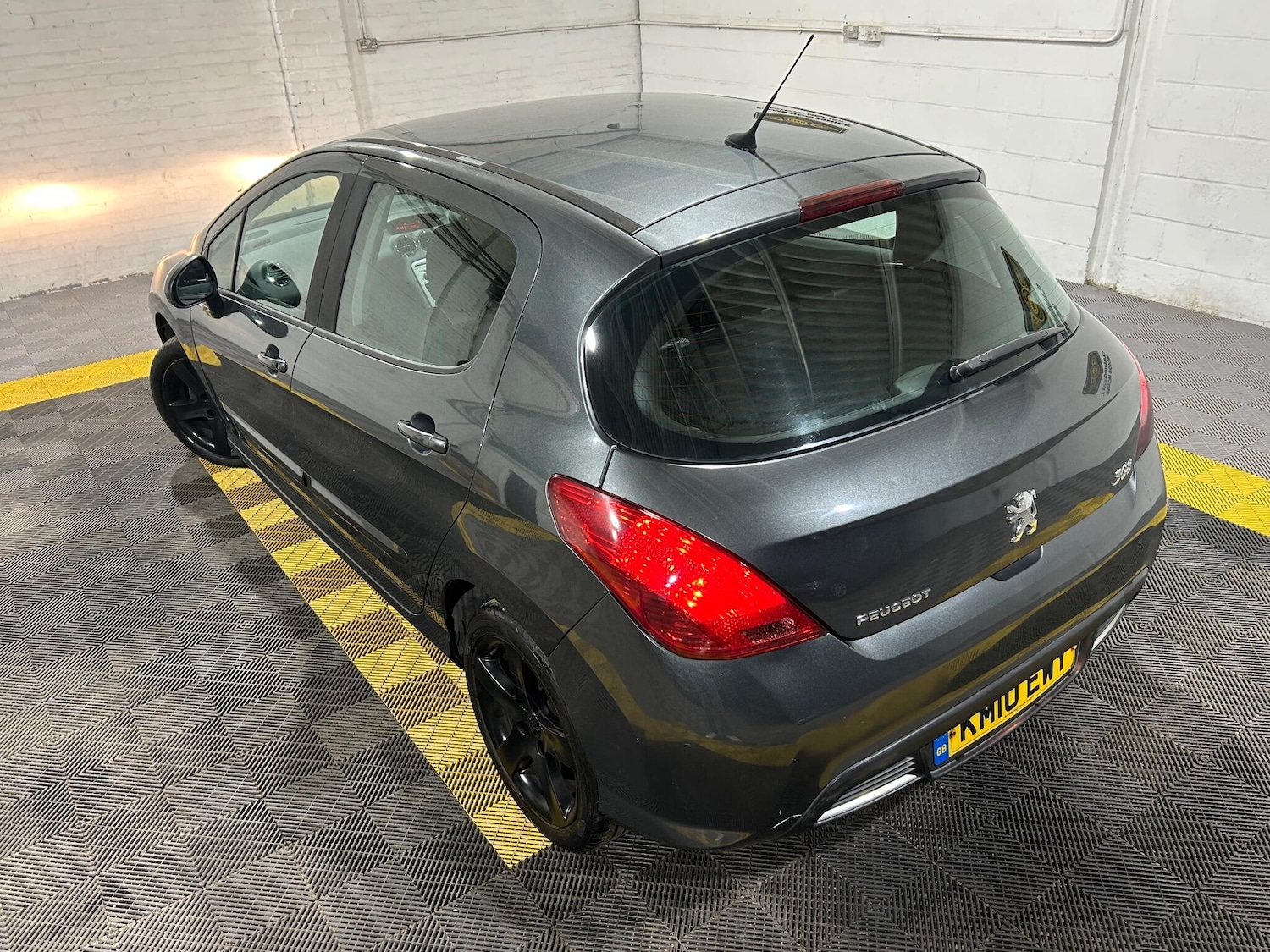 Used Peugeot 308 2010 for sale - 76942469: Photo 2