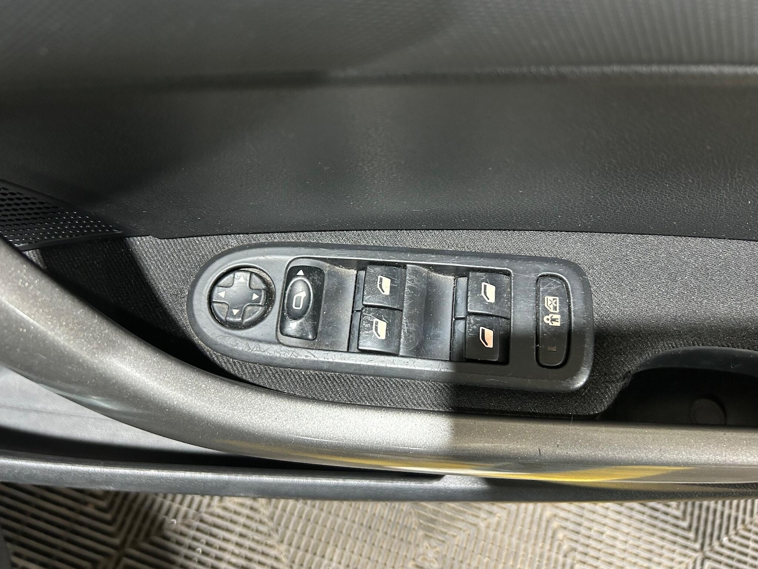 Used Peugeot 308 2010 for sale - 76942469: Photo 31