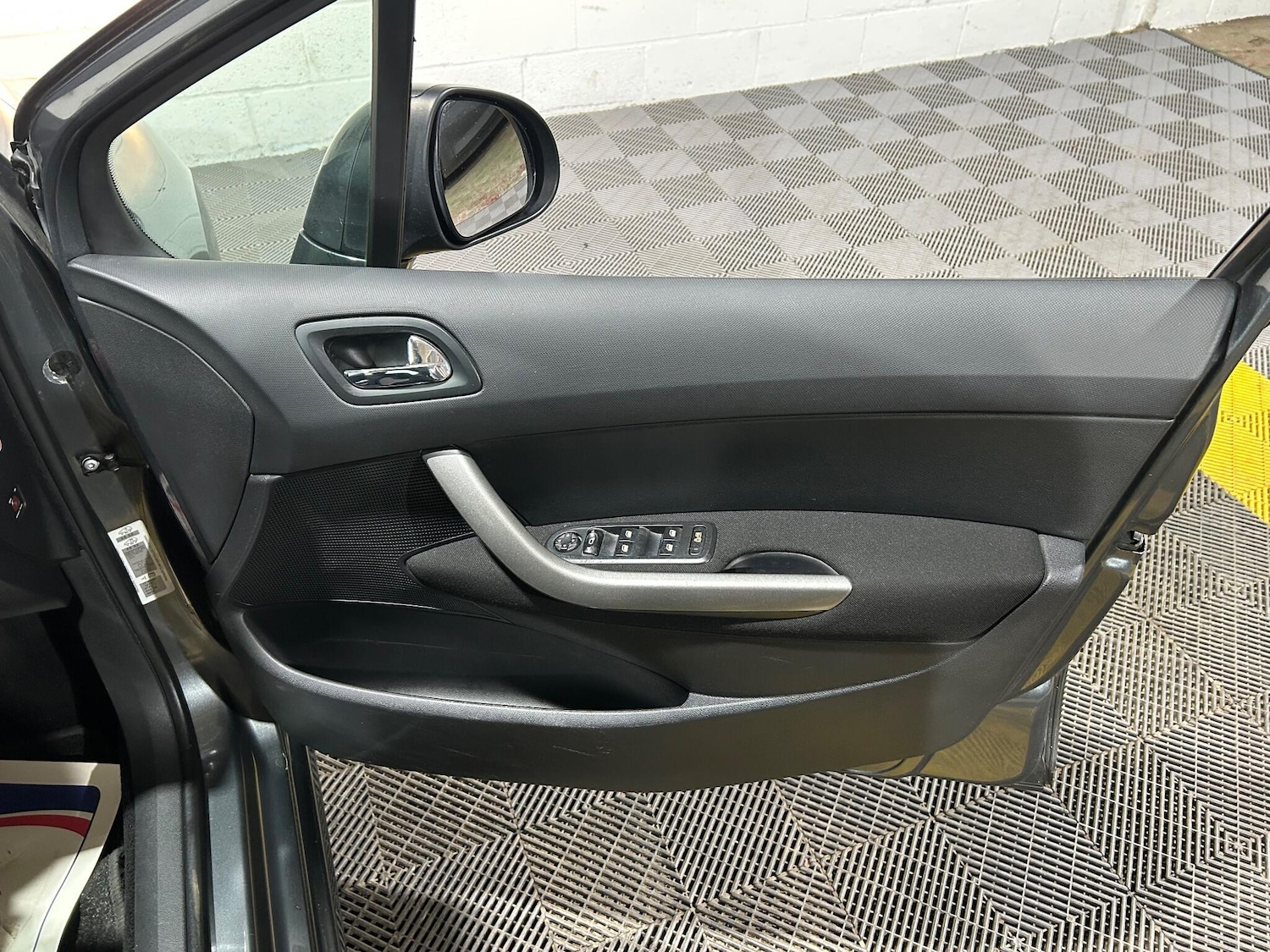 Used Peugeot 308 2010 for sale - 76942469: Photo 32