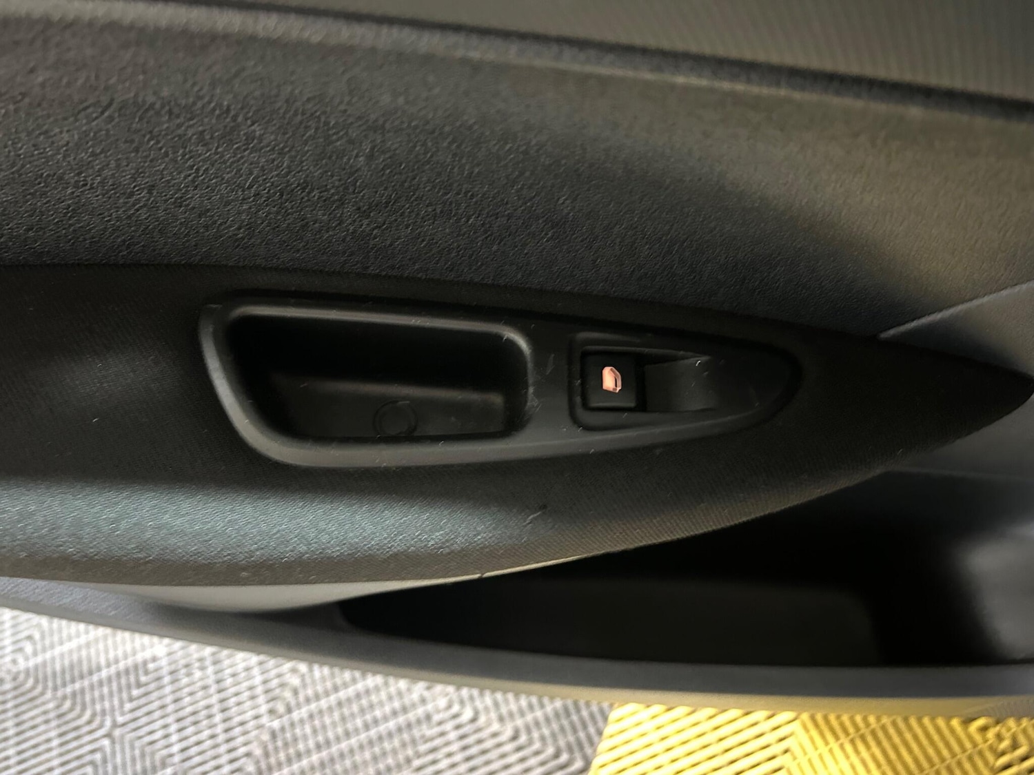 Used Peugeot 308 2010 for sale - 76942469: Photo 46