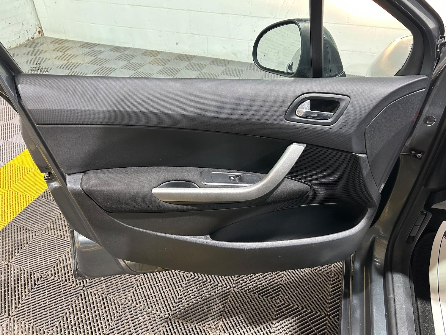 Used Peugeot 308 2010 for sale - 76942469: Photo 53