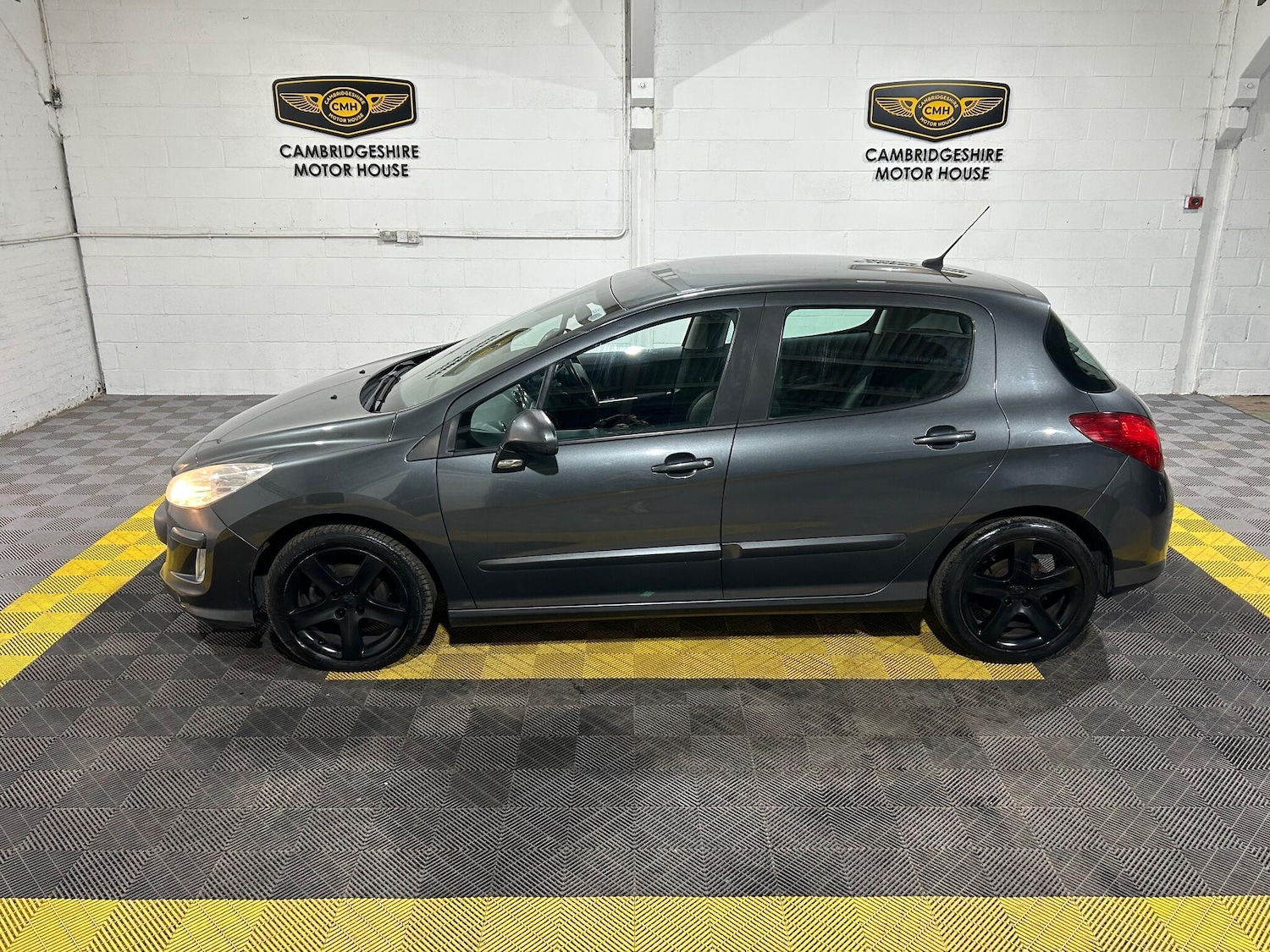 Used Peugeot 308 2010 for sale - 76942469: Photo 61