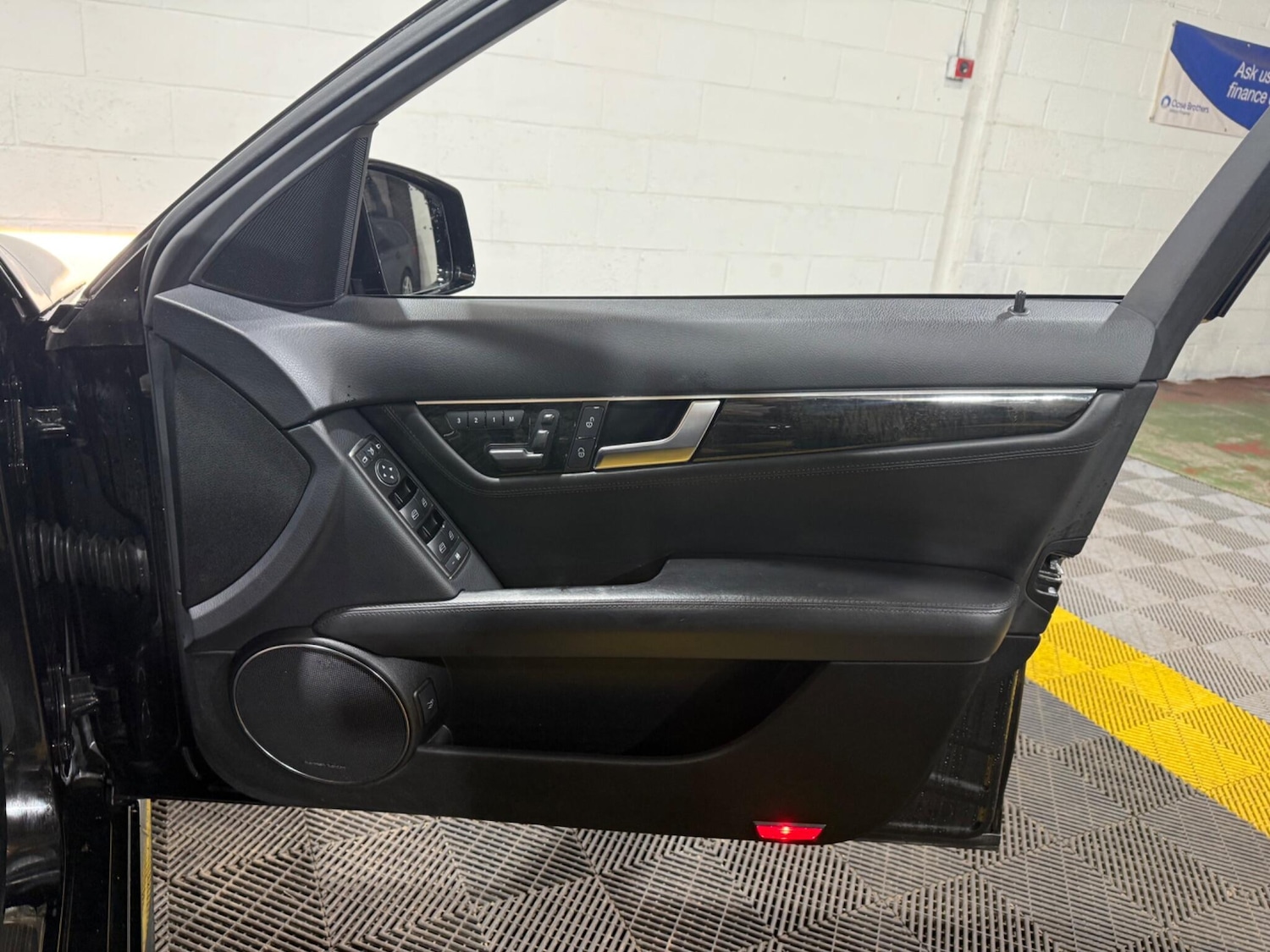 Used Mercedes-Benz C Class 2011 for sale - 77156688: Photo 38