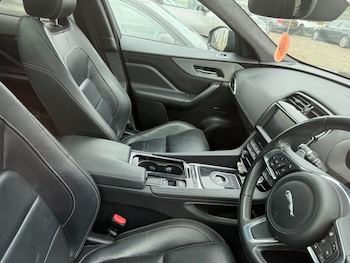 Used Jaguar F-Pace 2019 for sale - 75268426: Photo