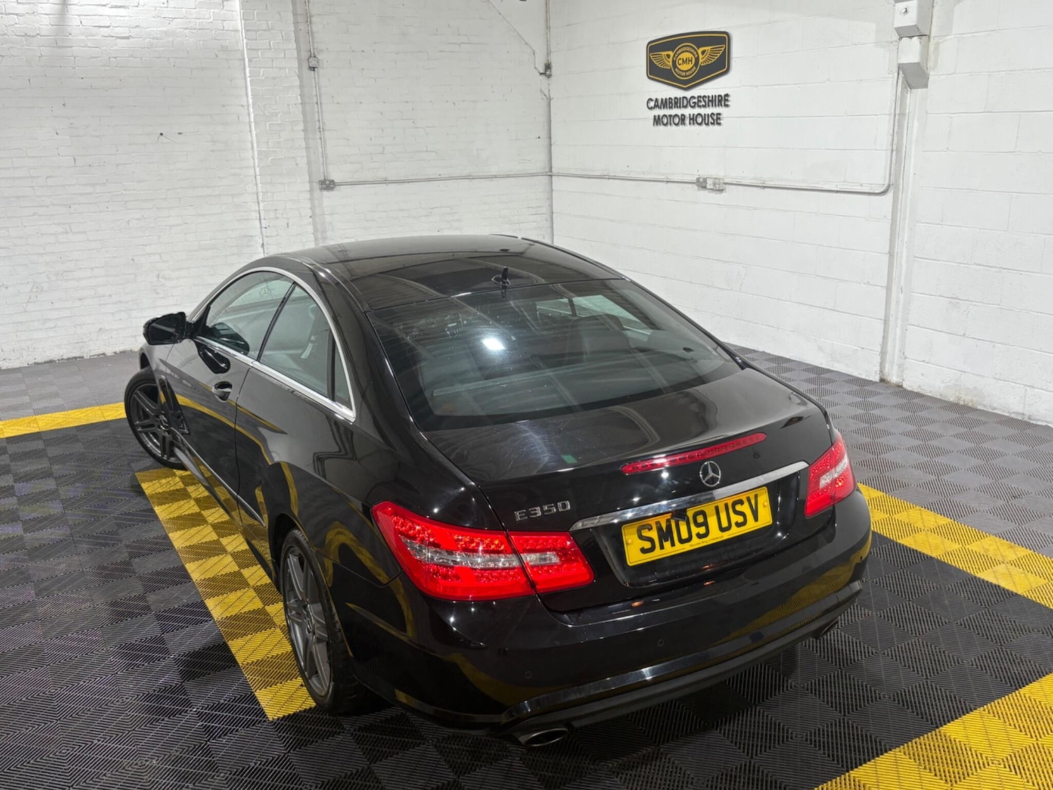 Used Mercedes-Benz E Class 2009 for sale - 76549296: Photo 2