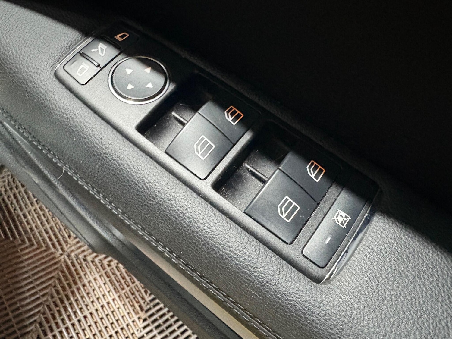 Used Mercedes-Benz E Class 2009 for sale - 76549296: Photo 72