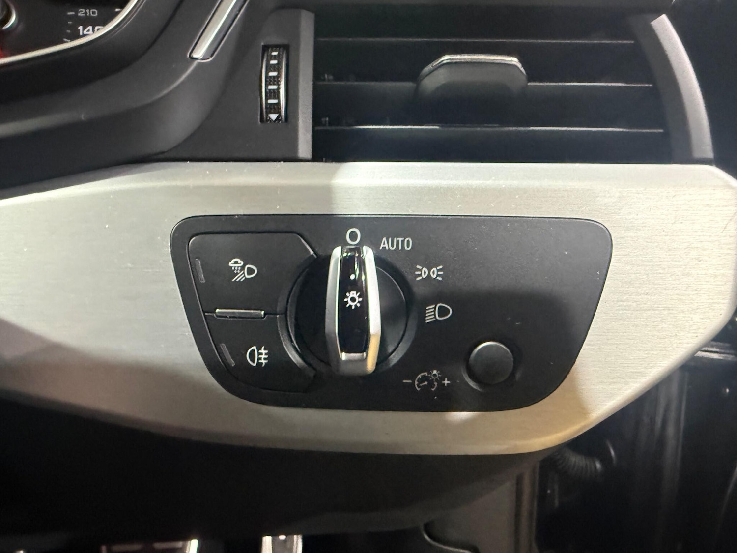 Used Audi A4 2017 for sale - 77343951: Photo 30