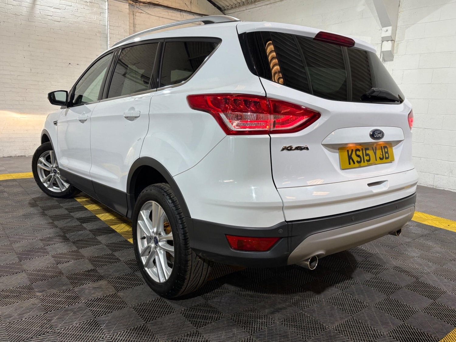 Used Ford Kuga 2015 for sale - 76085177: Photo 2