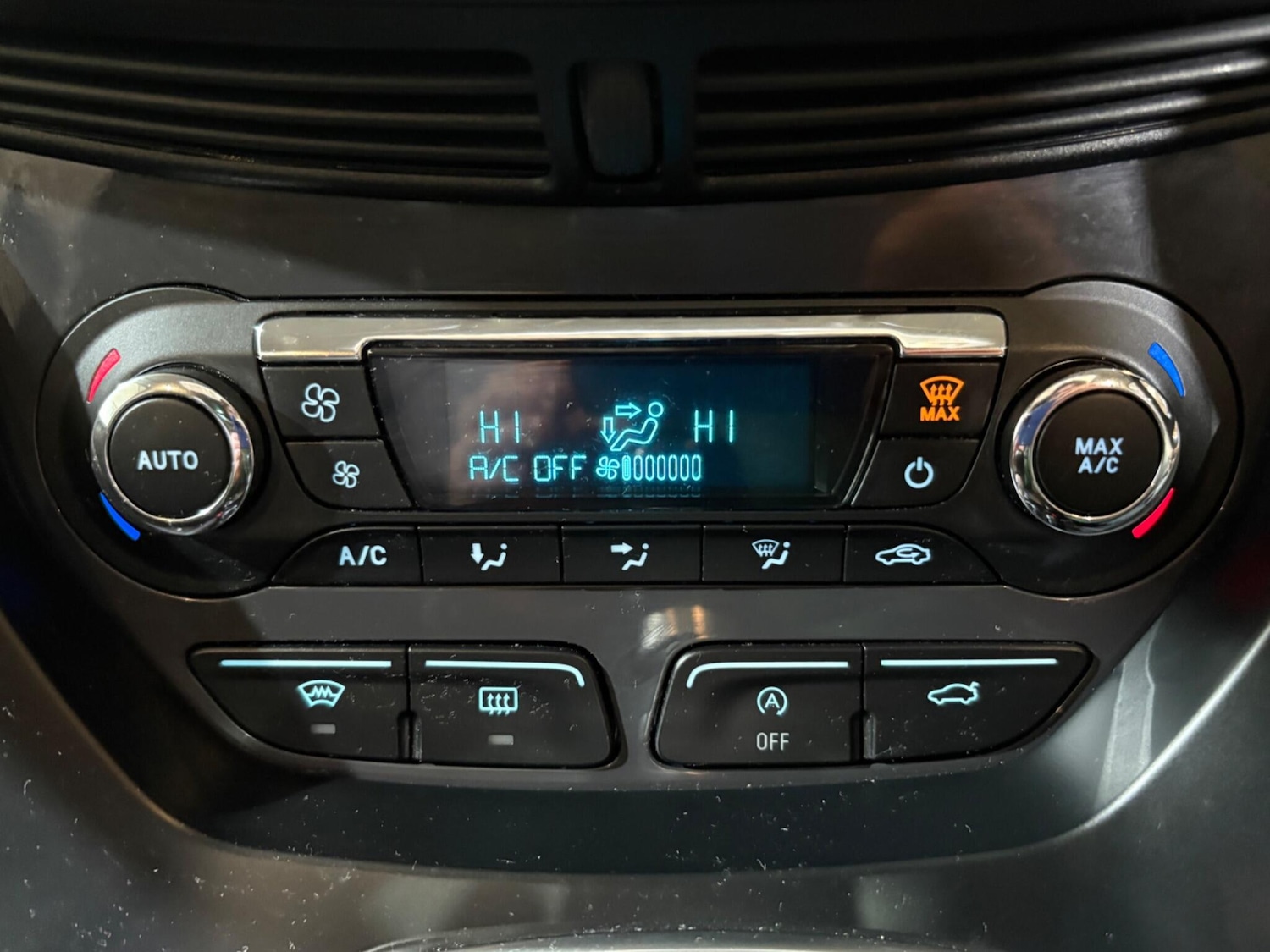 Used Ford Kuga 2015 for sale - 76085177: Photo 29