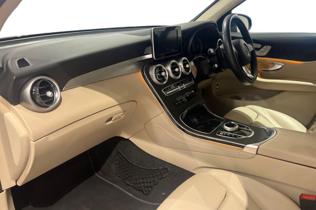 Used Mercedes-Benz GLC 2019 for sale - 76772993: Photo 11