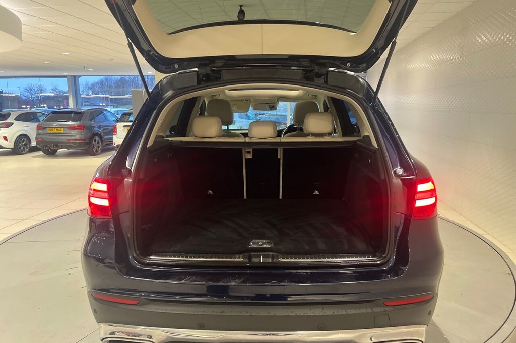 Used Mercedes-Benz GLC 2019 for sale - 76772993: Photo 29