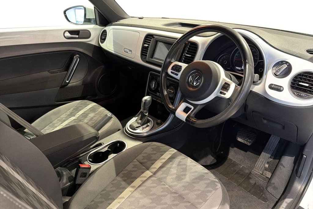 Used Volkswagen Beetle 2017 for sale - 76740168: Photo 9