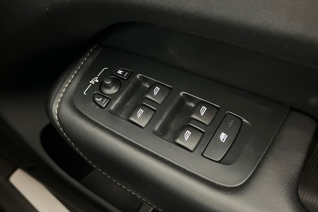 Used Volvo XC60 2020 for sale - 77226625: Photo 37