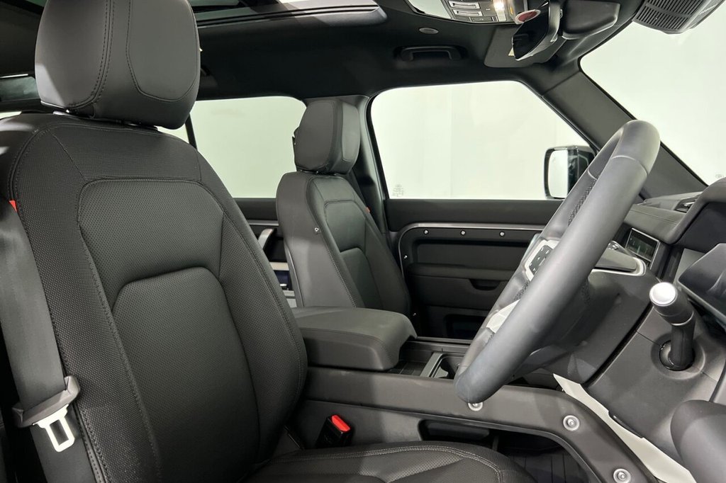 Used Land Rover Defender 2024 for sale - 76118705: Photo 24