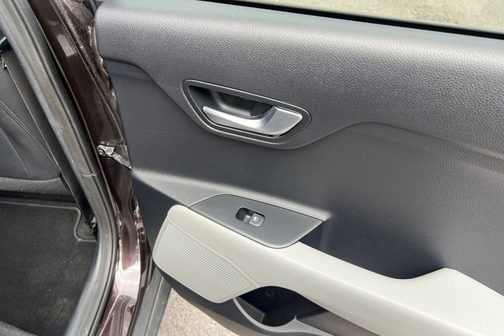 Used Kia Stonic 2020 for sale - 75596848: Photo 32