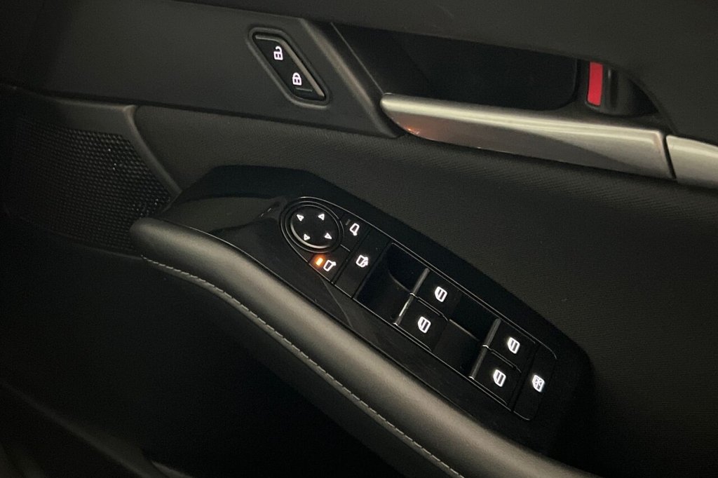 Used Mazda CX-30 2023 for sale - 76202565: Photo 37