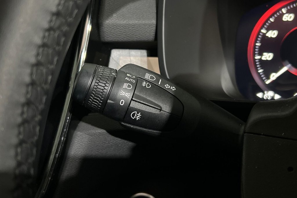 Used Volvo XC40 2023 for sale - 77048889: Photo 34