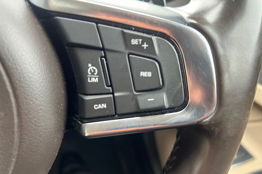 Used Jaguar XF 2018 for sale - 76223545: Photo 33