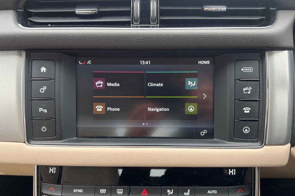 Used Jaguar XF 2018 for sale - 76223545: Photo 36