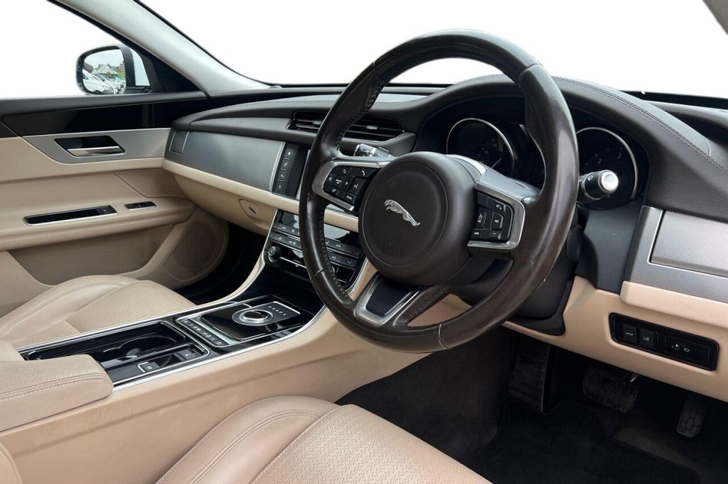 Used Jaguar XF 2018 for sale - 76223545: Photo 9